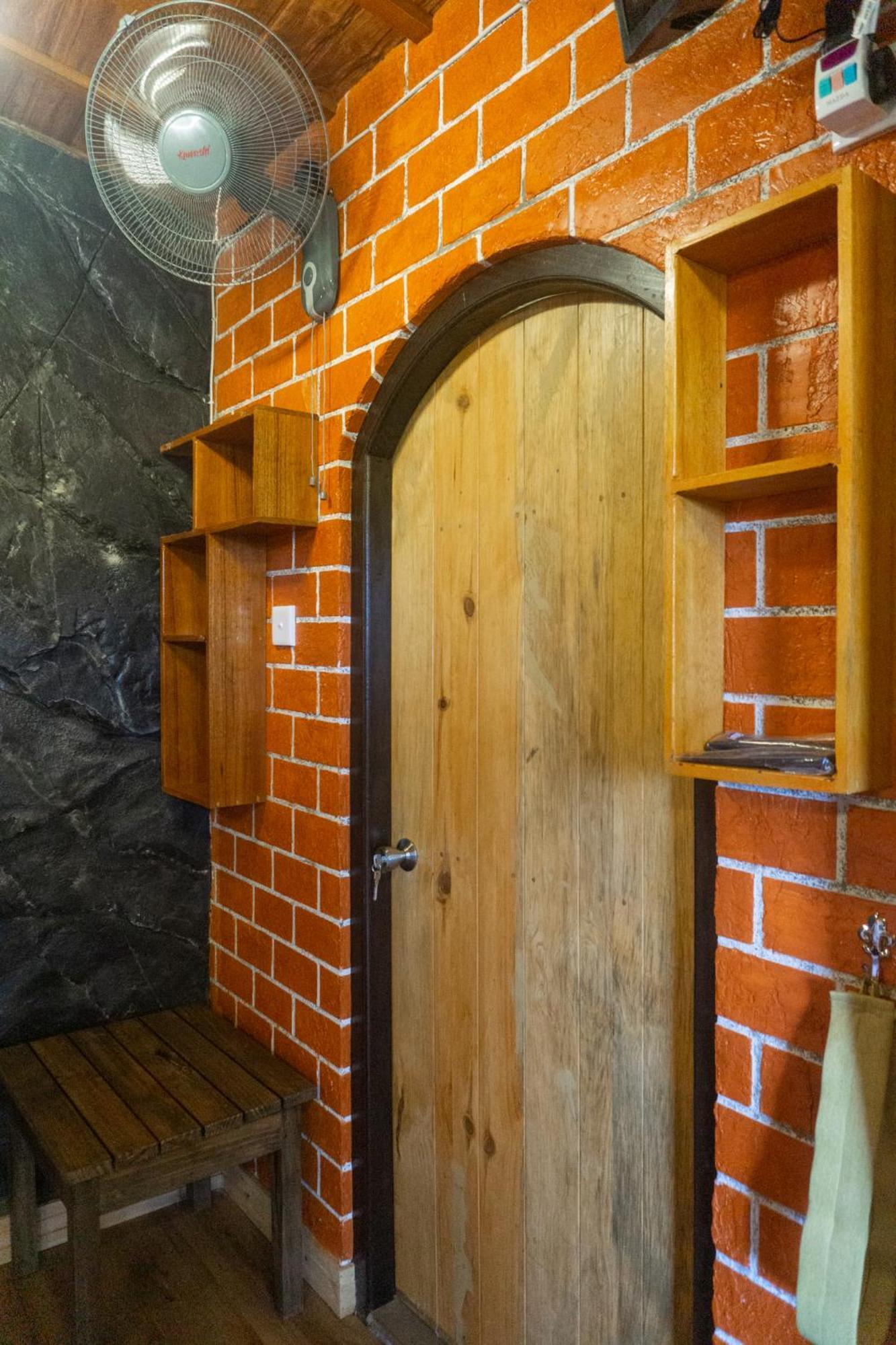 Bed and Breakfast Hobbit Hole Hideaway à Ella Extérieur photo